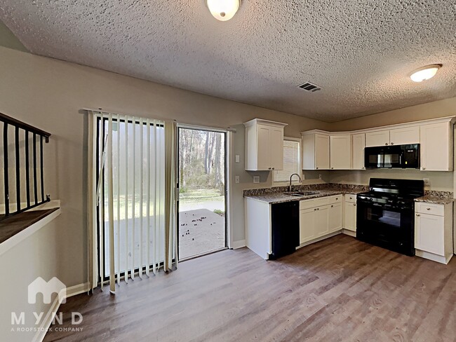 Building Photo - 5924 Sutton Dr