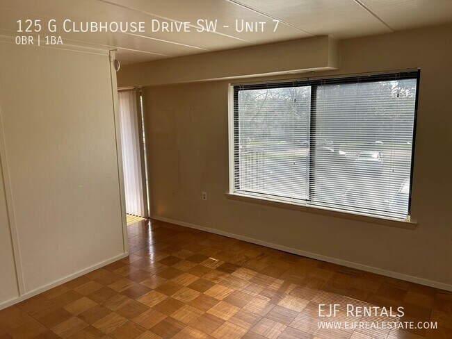 Foto del edificio - 125 Clubhouse Dr SW