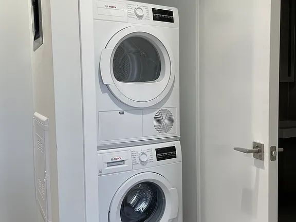 Foto del edificio - "Charming 1-Bed Oasis in the Heart of Astoria – Your Perfect Urban Retreat!"