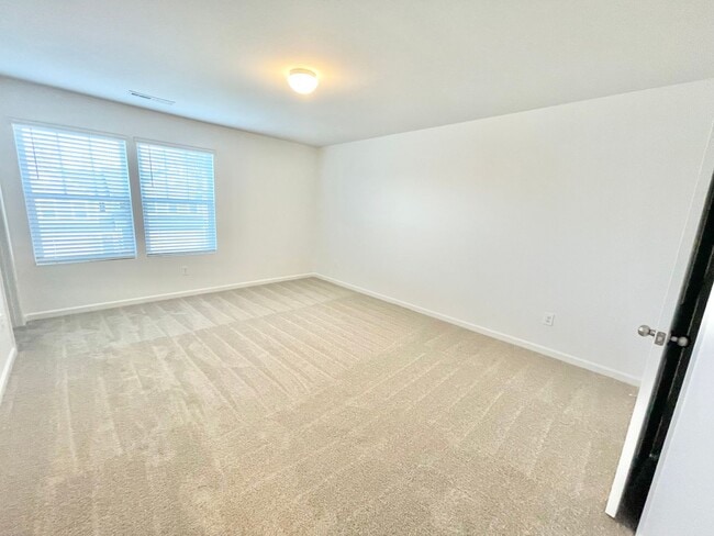 Building Photo - 3 br Paired Home minutes from I-77 and I-40 Tour today! MOVE IN SPECIAL