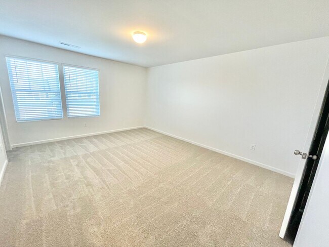 Foto del edificio - 3 br Paired Home minutes from I-77 and I-40 Tour today! MOVE IN SPECIAL