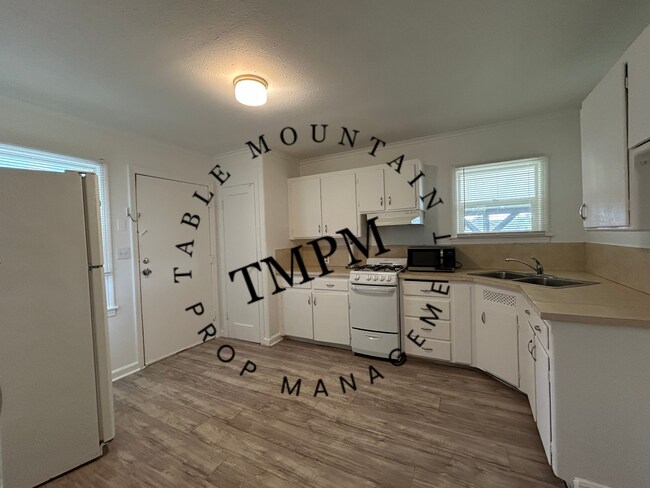 Foto del edificio - 150 Mono Ave