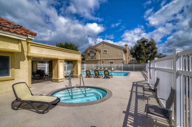 Foto principal - Sabre Springs Townhome