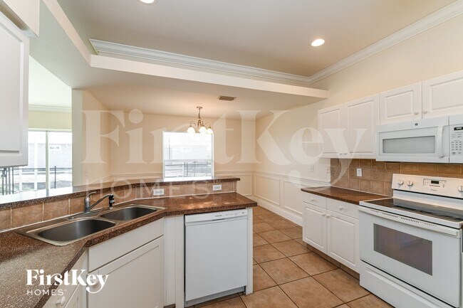 Building Photo - 2429 Mae Ave S