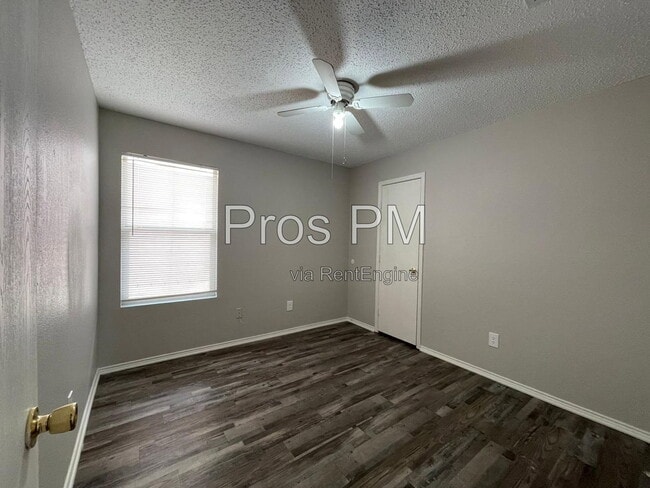 Building Photo - 5013 Waterford Dr
