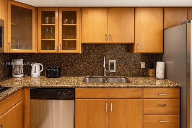 Building Photo - 4001 S Ocean Dr