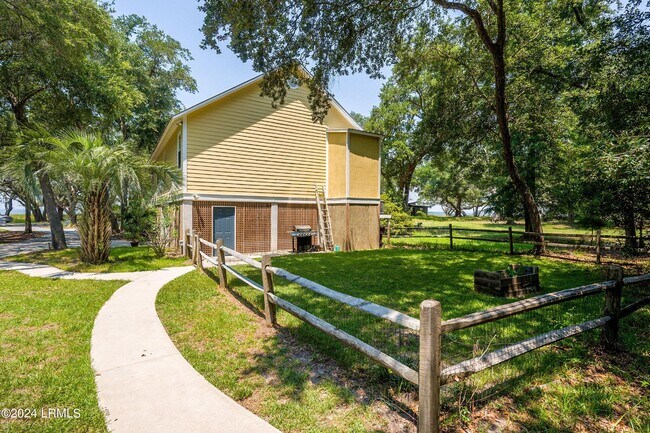 Foto del edificio - 40 Bay Point Rd