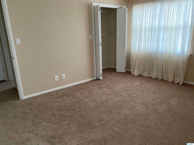 Foto del edificio - 8206 Willowbrook Cir SE