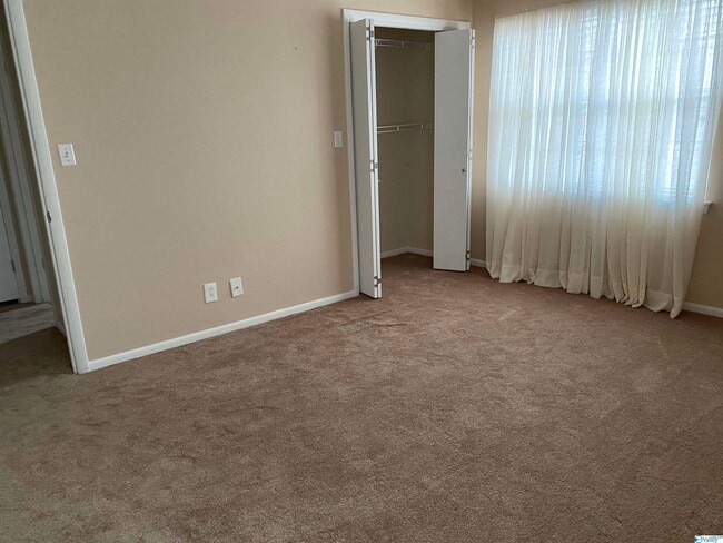 Building Photo - 8206 Willowbrook Cir SE