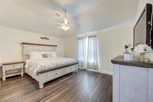 Foto del edificio - 11919 Prosperity Point Dr