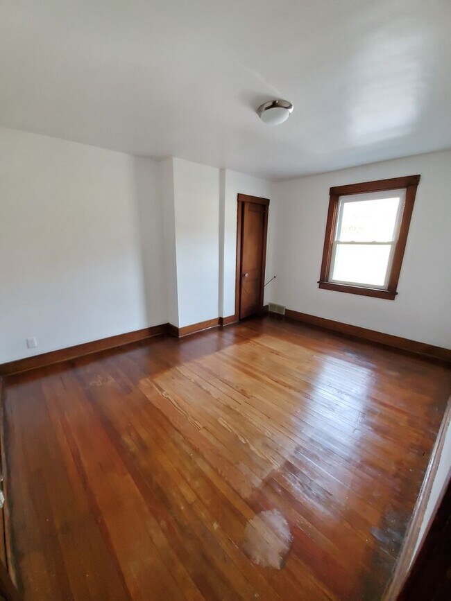 Building Photo - 4714 Sylvan Ave