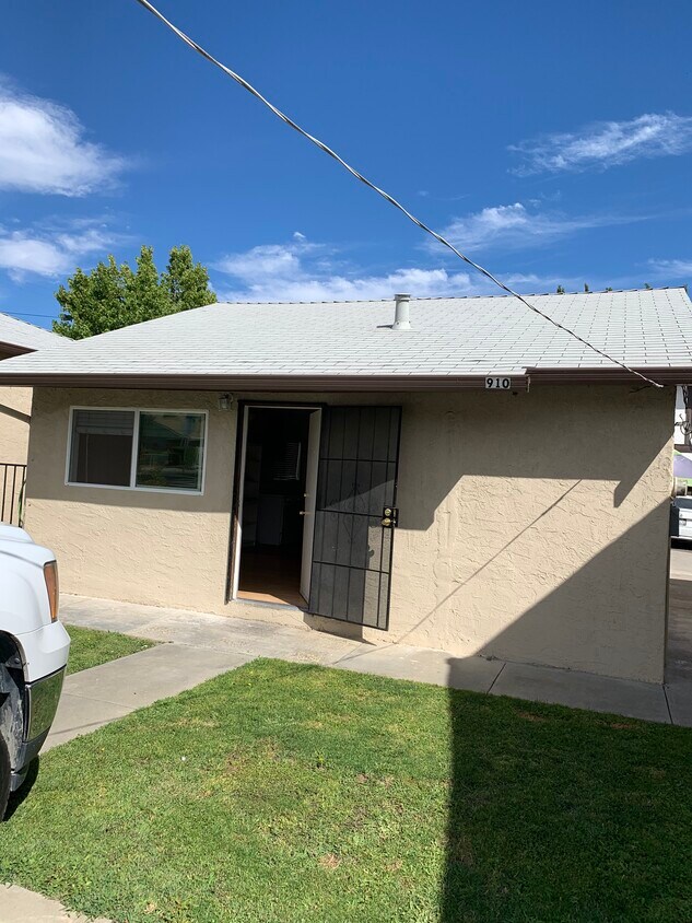 Entrada al apartamento - 910 E St