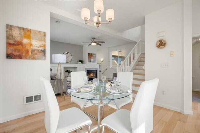 Building Photo - Spacious and Bright Townhouse in the Heart...