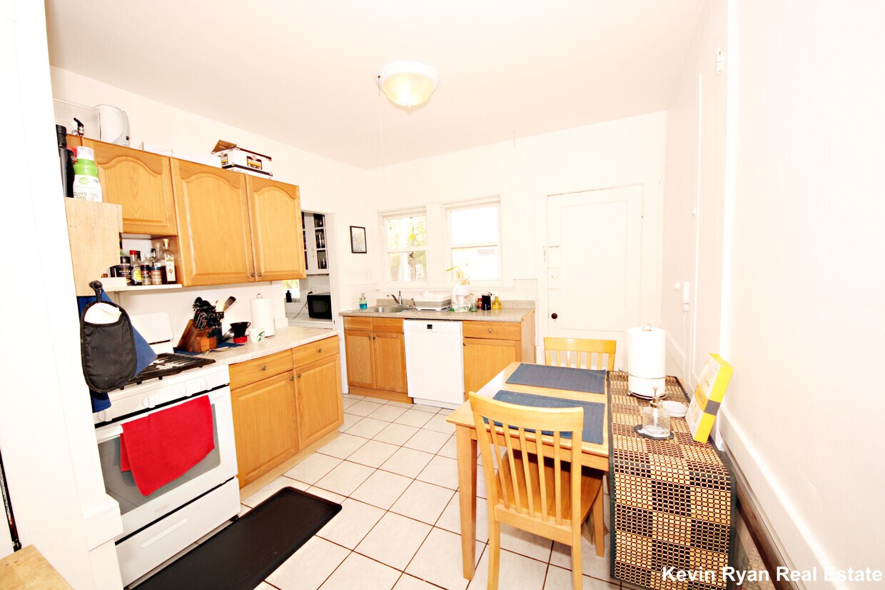 Primary Photo - 11 Breck Ave