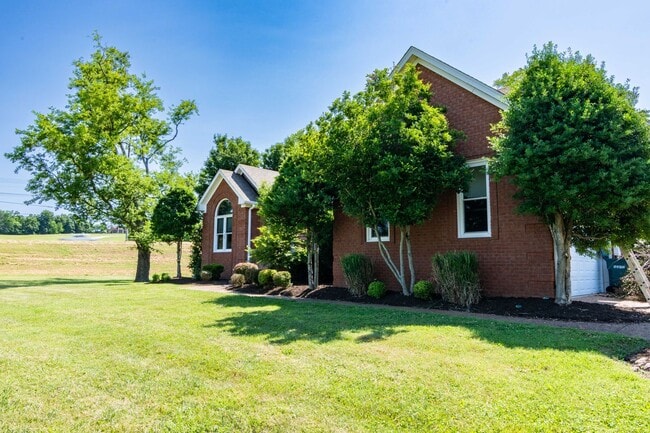 Building Photo - 100 Southfork Dr