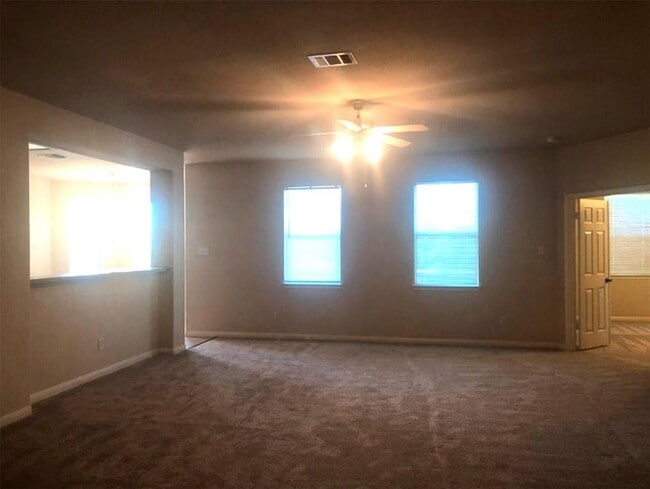 Building Photo - 1009 Middle Brook Dr