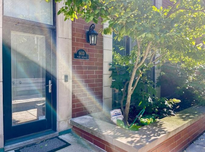 Primary Photo - 661 W Wayman St