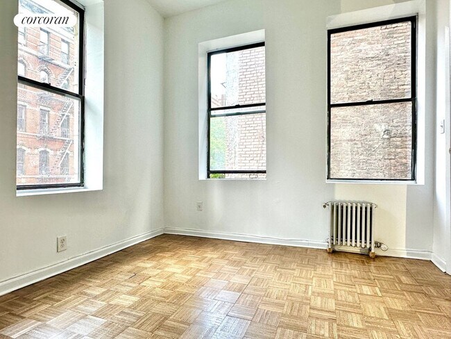 Foto del edificio - 235 E 4th St