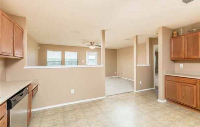 2da sala de estar - 4501 Martingale View Ln