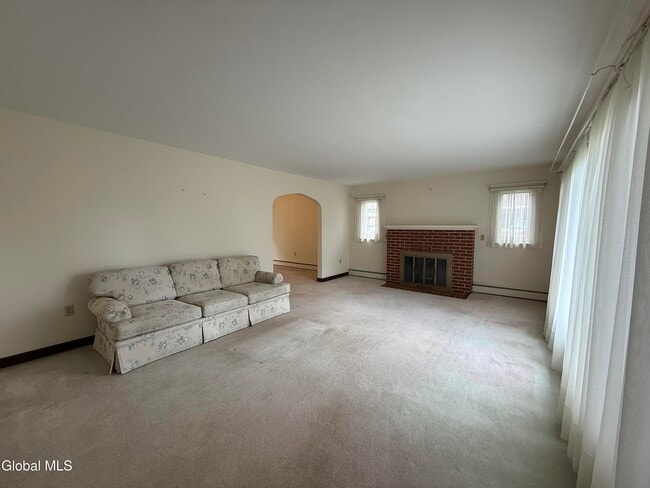 Building Photo - 549 Columbia St Ext