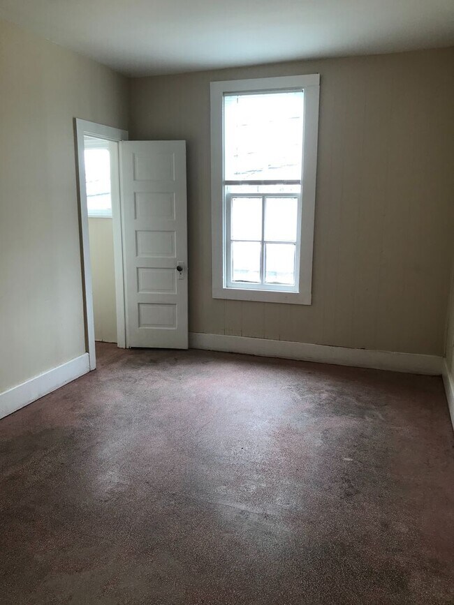 Foto del edificio - Upstairs 1 Bedroom 1 Bath Apartment