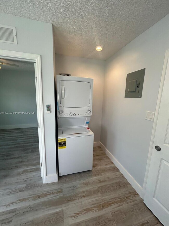 Foto del edificio - 250 SW Airview Ave