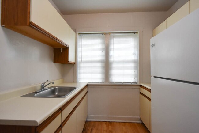 Foto del edificio - 139-1139 W Oak St