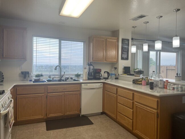 Building Photo - Must See! Oceanview Hills Home
