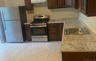 Building Photo - 1408 Stratford Ave