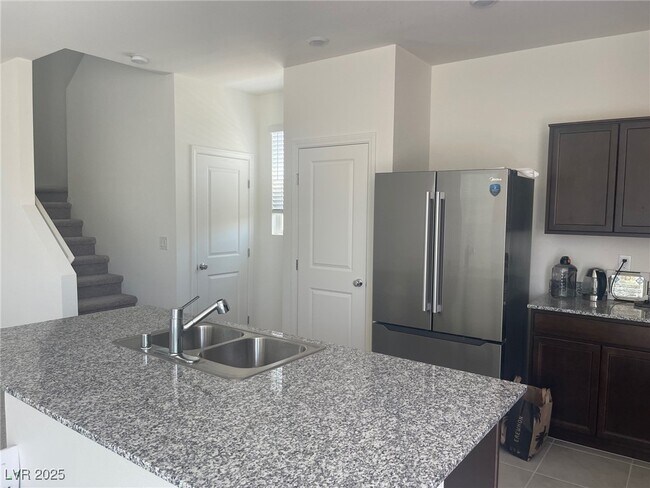 Foto del edificio - 4603 Sapphire Crst Ave