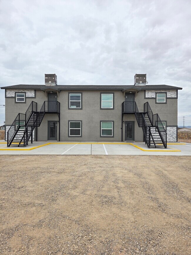Foto del edificio - 13101 Lopez Rd