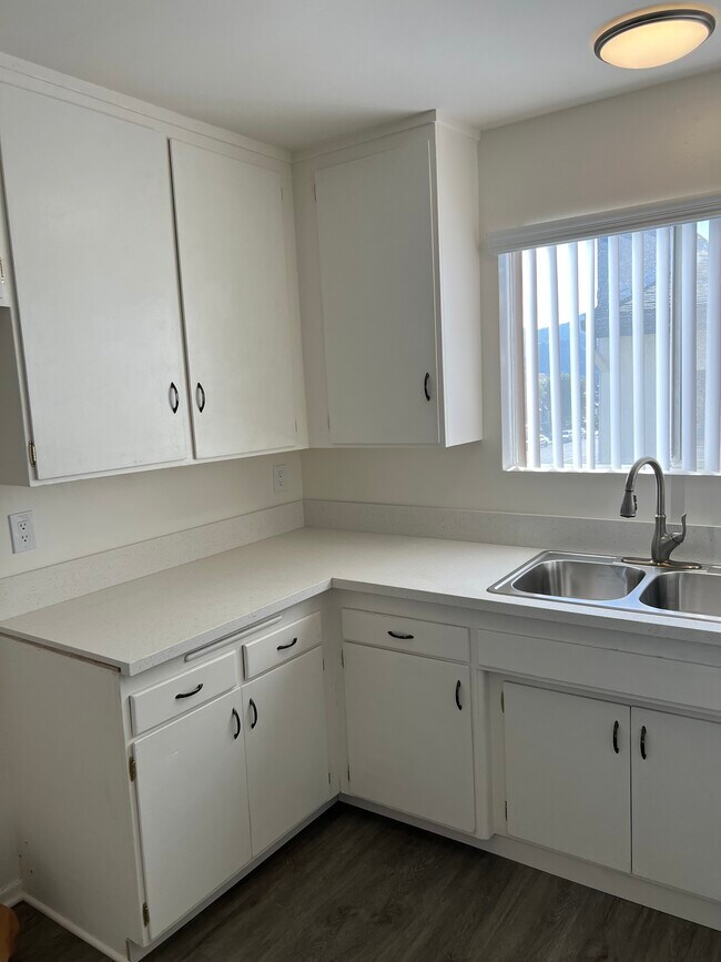 Foto del edificio - 1057 Western Ave