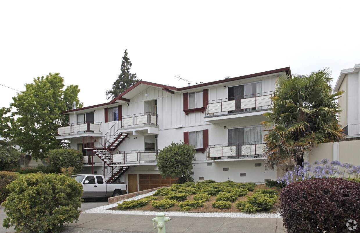 Primary Photo - 49 Edgewood Rd
