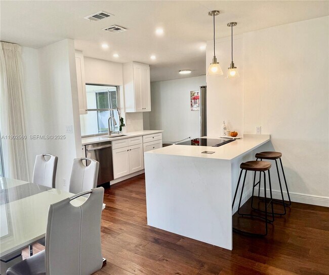 Foto del edificio - 8 Tam O Shanter Ln