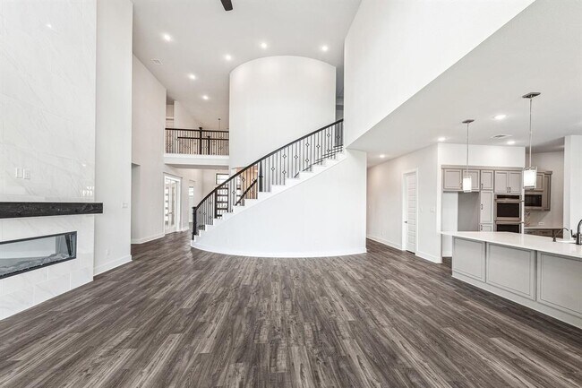 Building Photo - 10314 Forest Lake Dr
