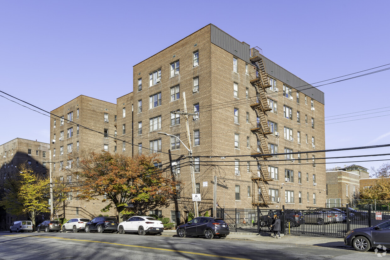 Foto principal - 530 Riverdale Ave