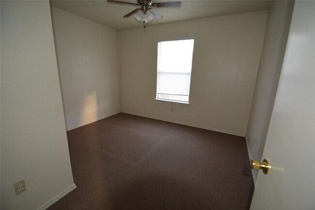 Building Photo - 1700 Overland Dr