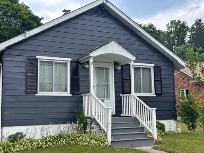 Building Photo - 2BR home in Bangor available 10/5/25!