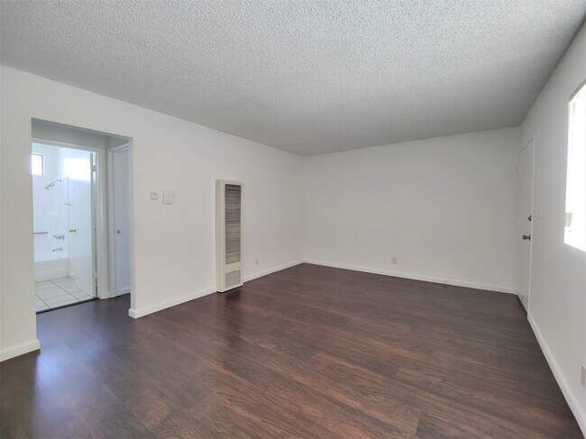 Building Photo - 12603 Oxnard St