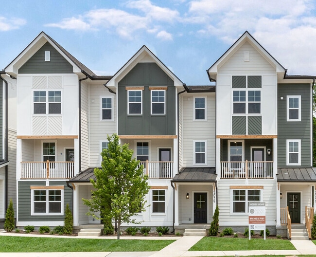 Building Photo - 2033 Maple View Ln