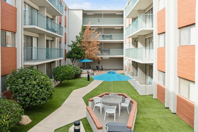 Foto del edificio - Campus Crossings on 8th Street