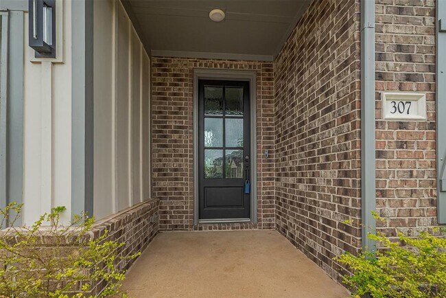 Building Photo - 307 Roselle Leaf Dr