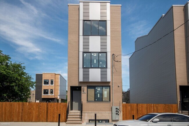 Foto del edificio - 3 br, 3 bath Duplex - 2037 N Randolph St U...