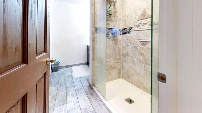 Foto del edificio - East Lakeview Duplexed Two Bedroom Two Bath