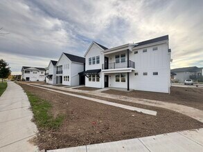 Building Photo - 1811 Bounty Dr