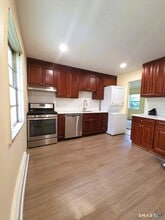 Building Photo - 43 Fairview Dr