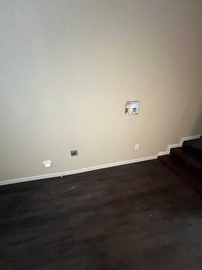 Foto del edificio - 2 Bedroom 1 bathroom with a bonus/flex room!