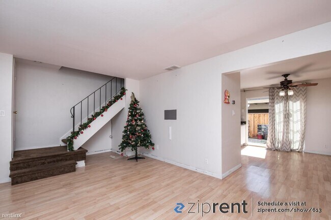 Foto del edificio - 2 br, 1.5 bath Townhome - 5542 Don Ricardo...