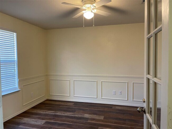 Building Photo - 315 Shadow Bend Dr