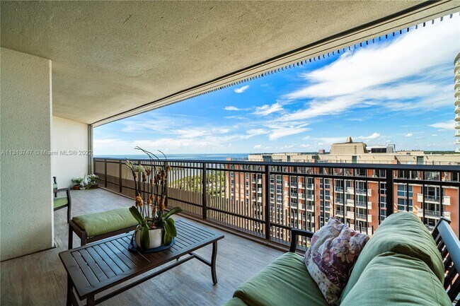 Building Photo - 2901 S Bayshore Dr